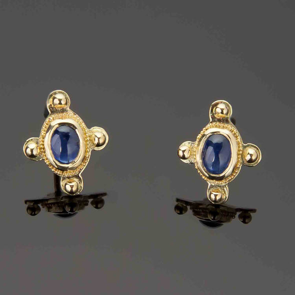 Sapphire cab earrings in 18K gold