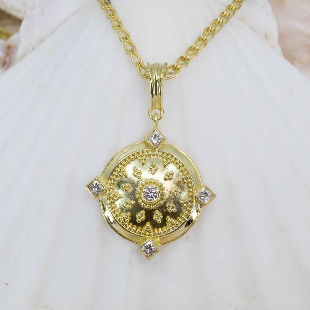 Granulated 18K gold and diamond pendant