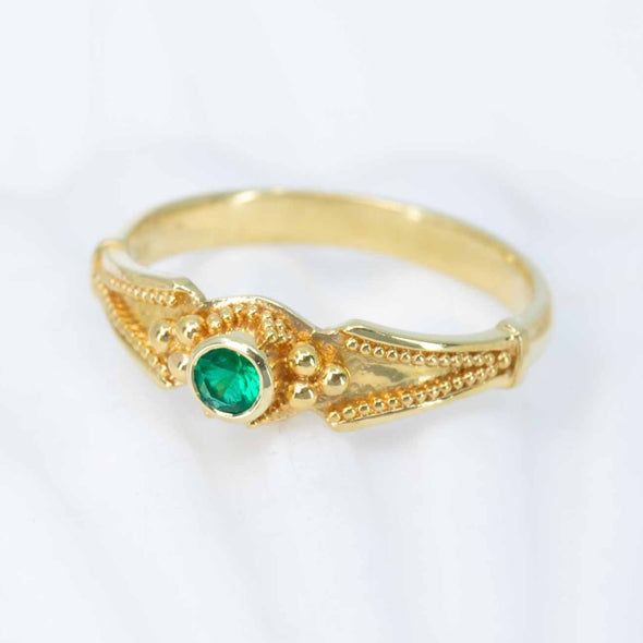 Emerald Classical Ring