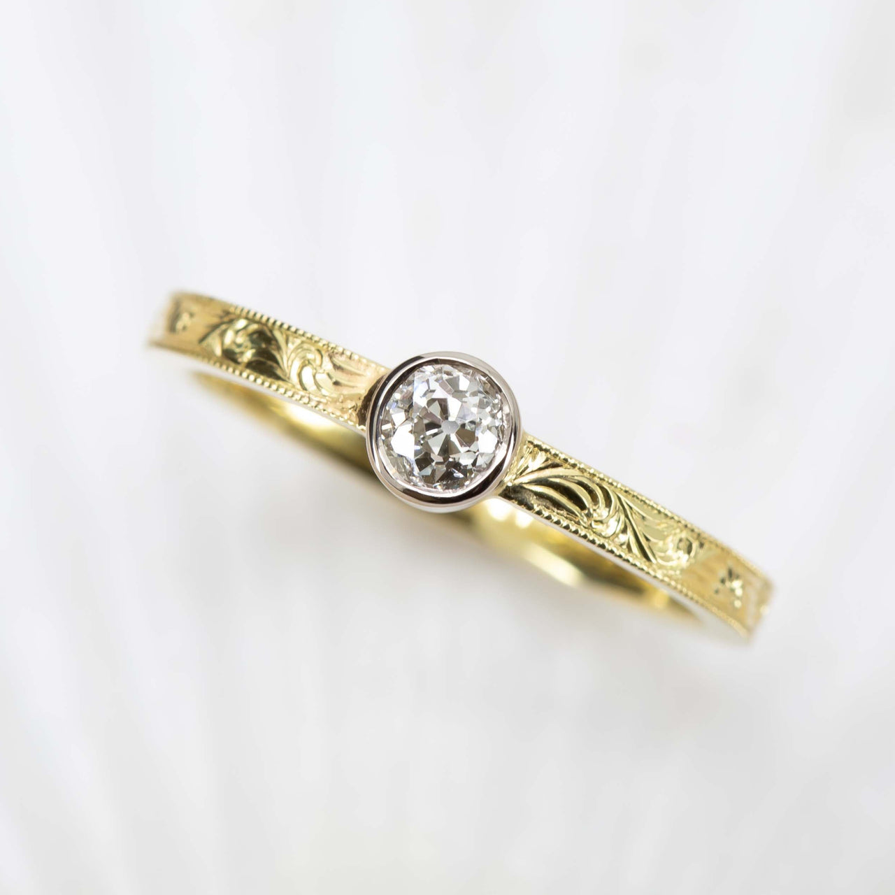 Diamond Solitaire Vintage Wave Band