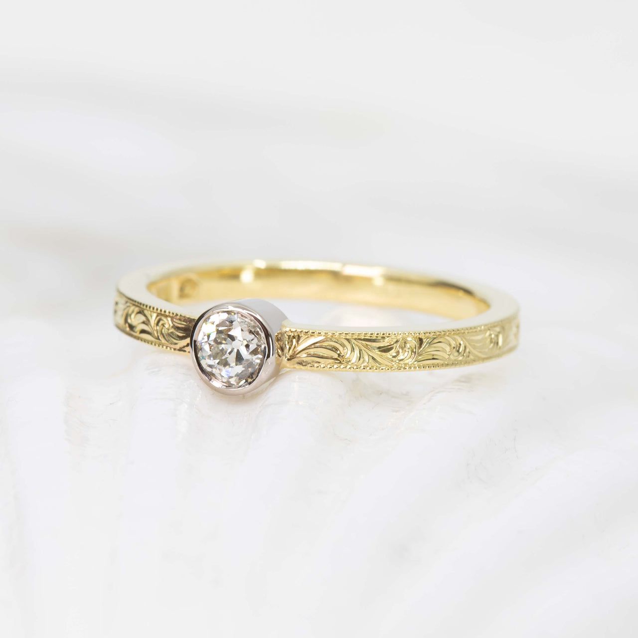 Diamond Solitaire Vintage Wave Band