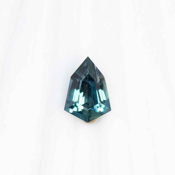Shield-cut blue sapphire 1.07ct