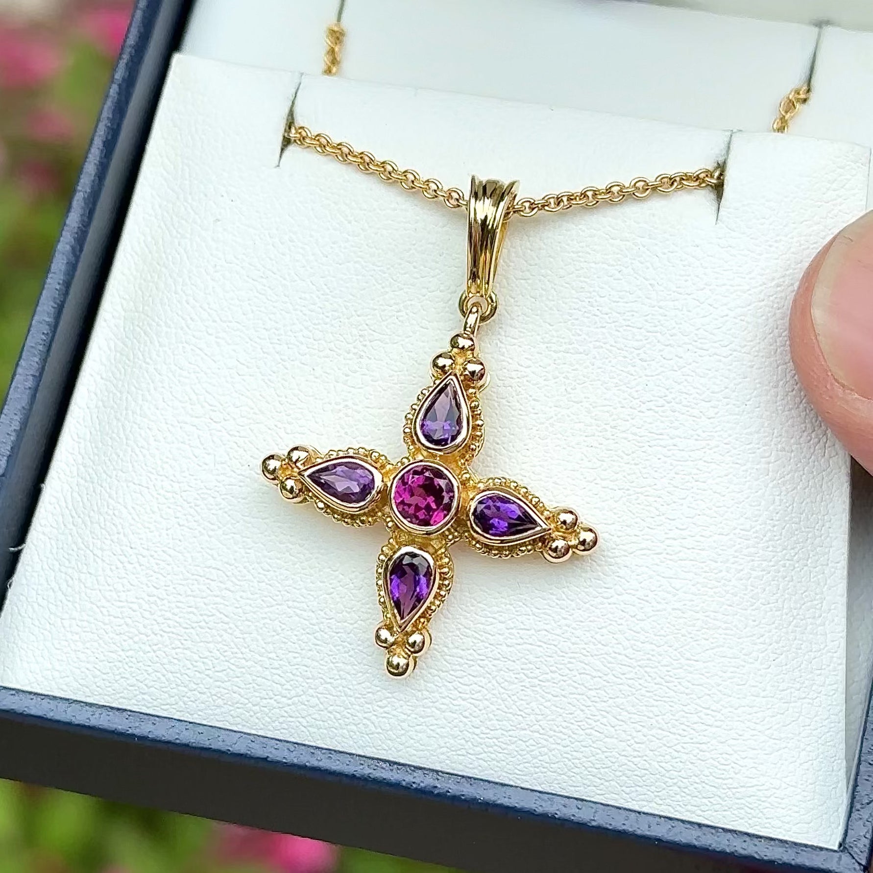 Garnet & Amethyst Flower pendant in 18K granulated gold