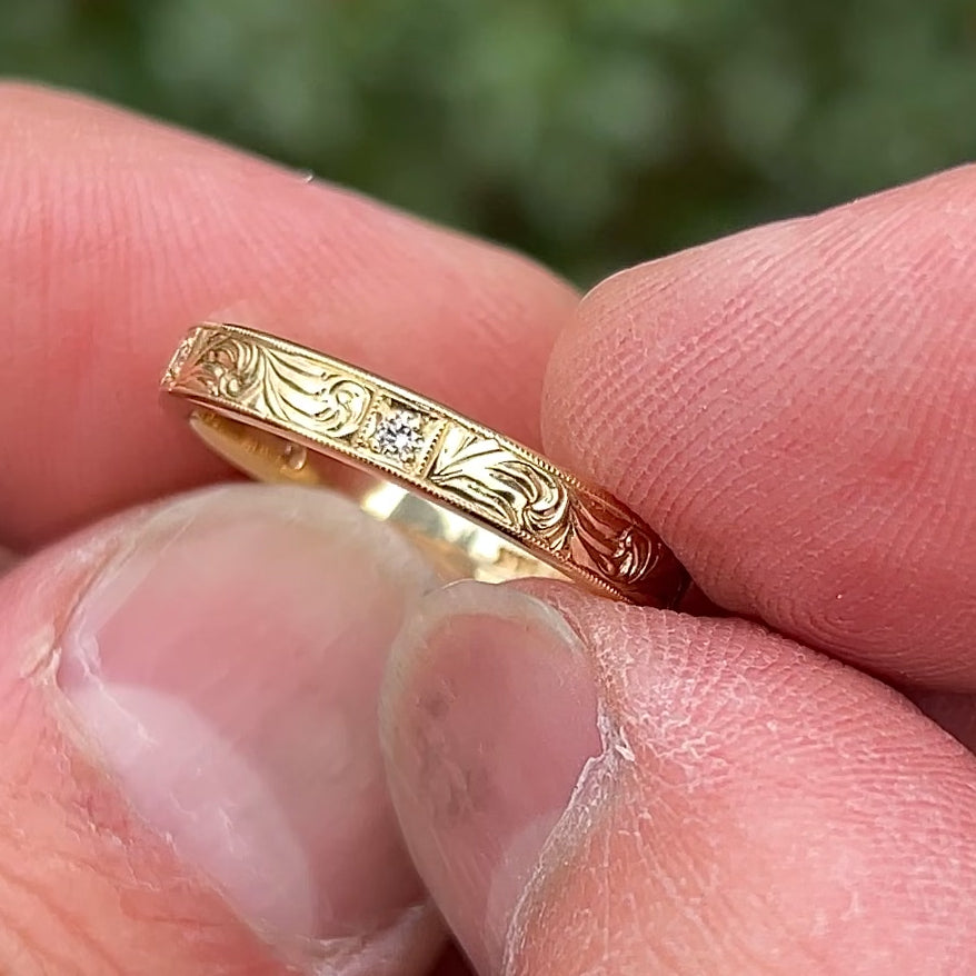 Diamond Vintage Wave band in 18K Treasure Gold