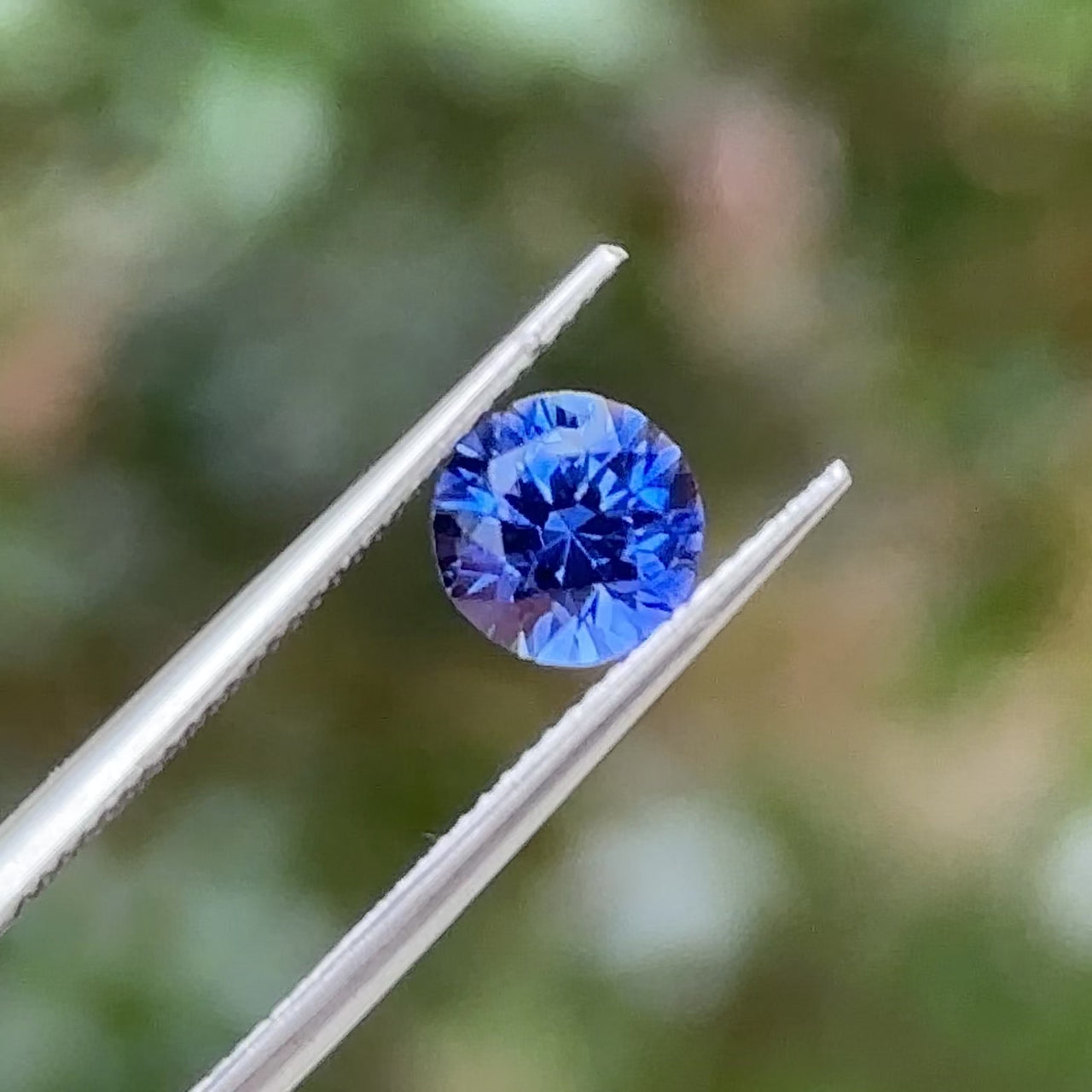 Violet sapphire round 1.06ct