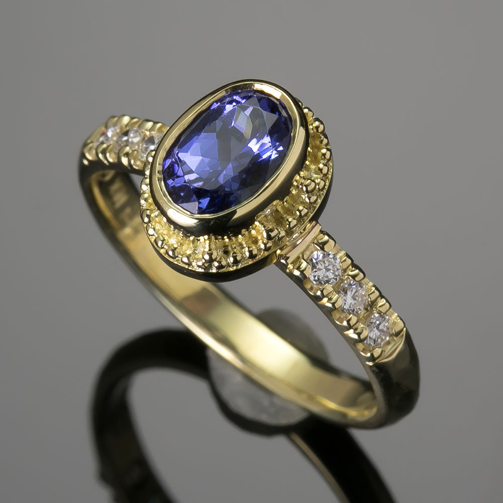 Tanzanite & Diamond Classical Treasure Ring