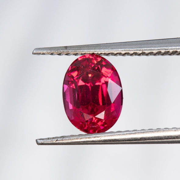 Vibrant Pink Spinel oval 1.0ct
