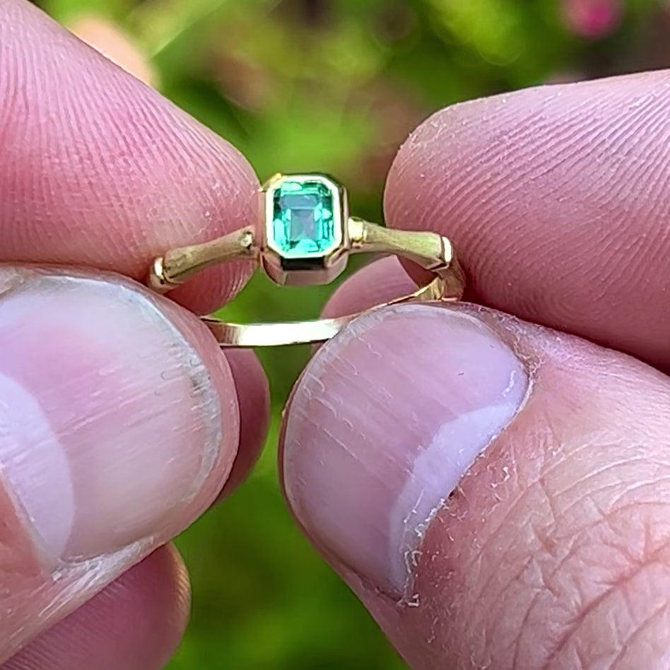 Emerald Bamboo Jewel Ring in 18K Treasure Gold