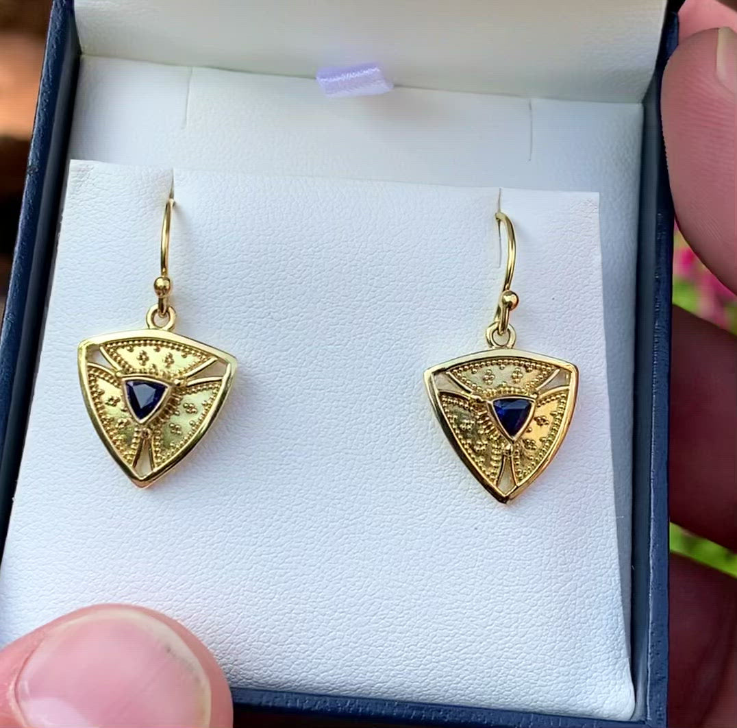 Blue sapphire Trinity Earrings in granulated 18K gold