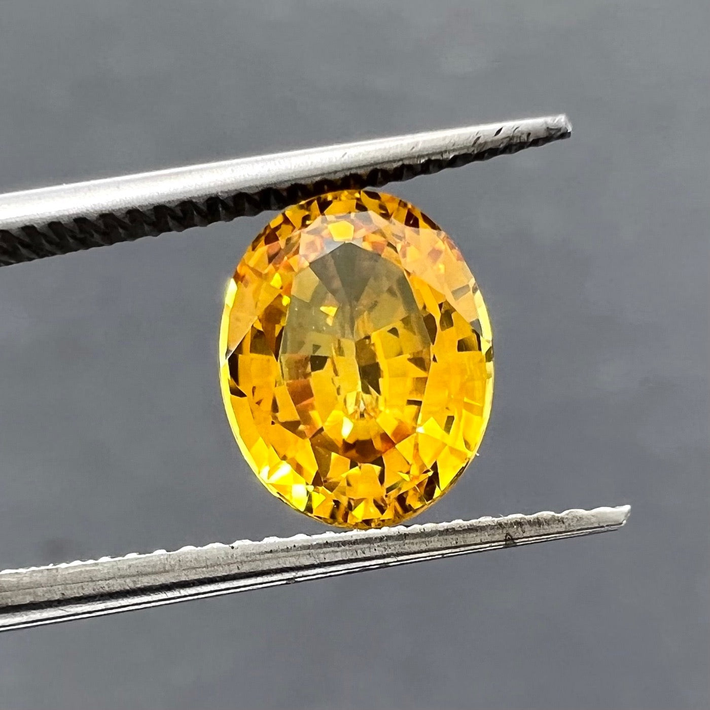 Yellow sapphire oval 1.95ct