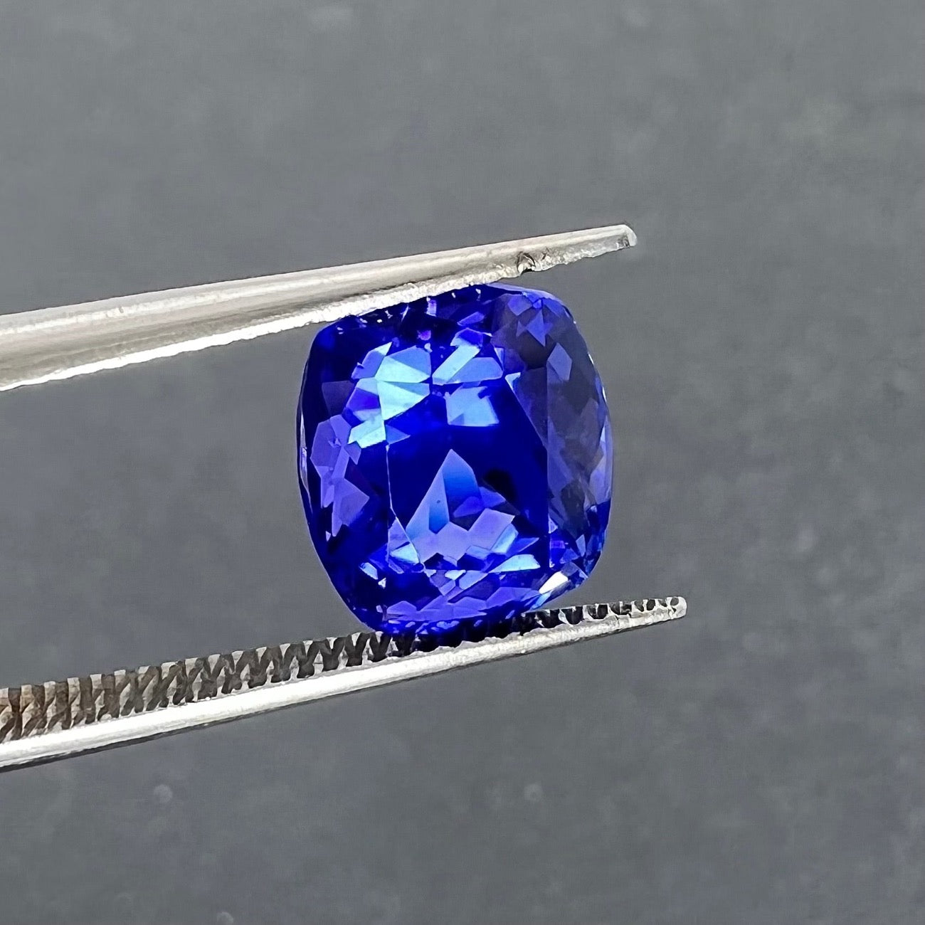 Cushion-cut tanzanite 4.19ct